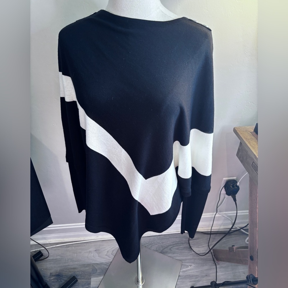 Peter Nygard Black and White Scoop Neck Pullover Sweater Small